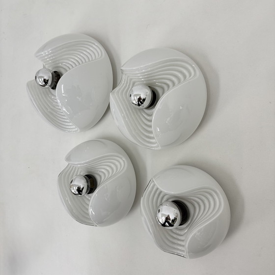 Image 1 of Set di 4 lampade da parete in vetro lattiginoso Wave di Peil &amp; Putzler, anni '70