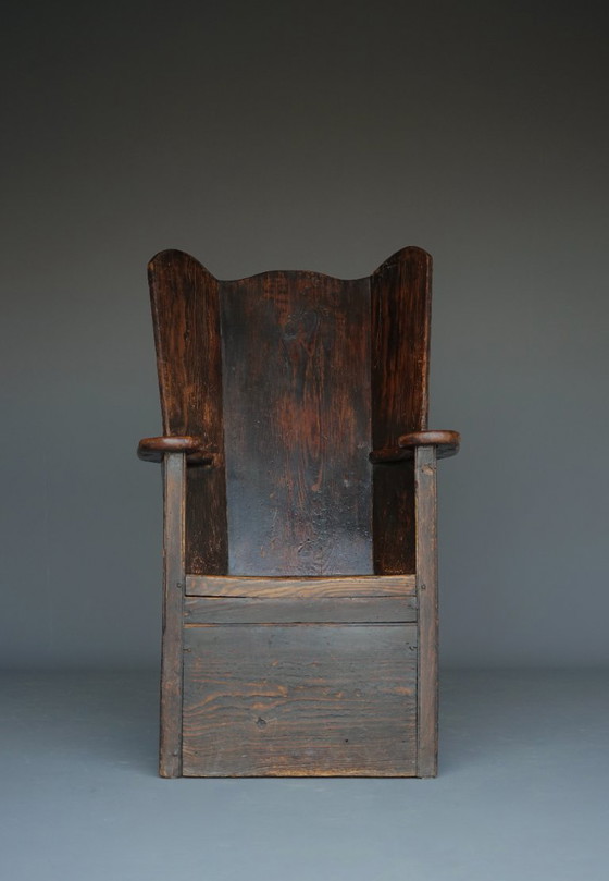 Image 1 of Chaise d'agneau ancienne en pin gallois, datant des années 1820