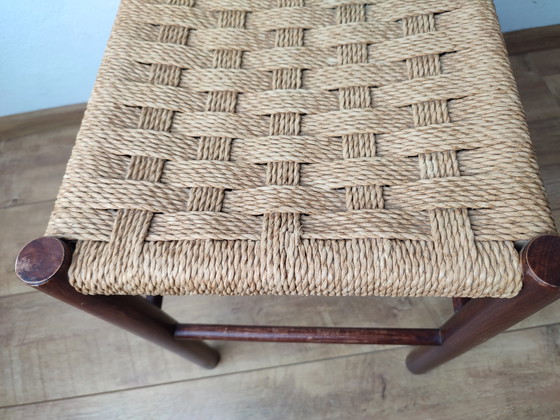 Image 1 of Tabouret vintage des années 70, style danois, en sisal tressé et bois.