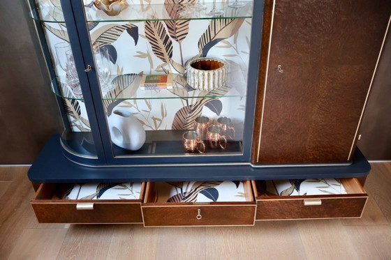 Image 1 of Mobile Art Déco con vetrina in vetro curvo – Restaurato, impiallacciatura in radica, illuminazione