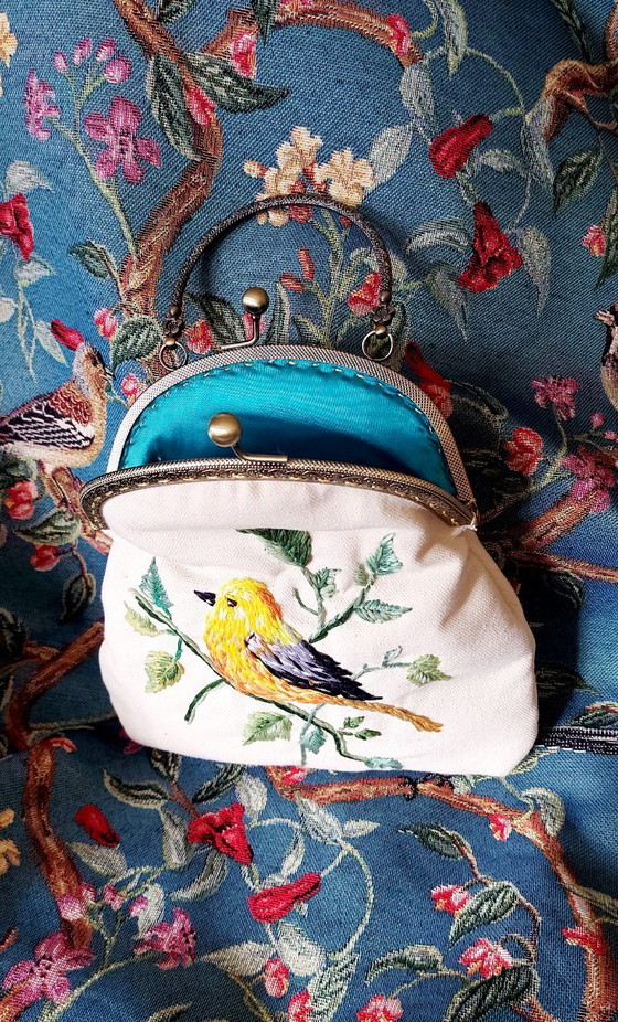 Image 1 of Bolso de diseño, hecho a mano, con bordados.