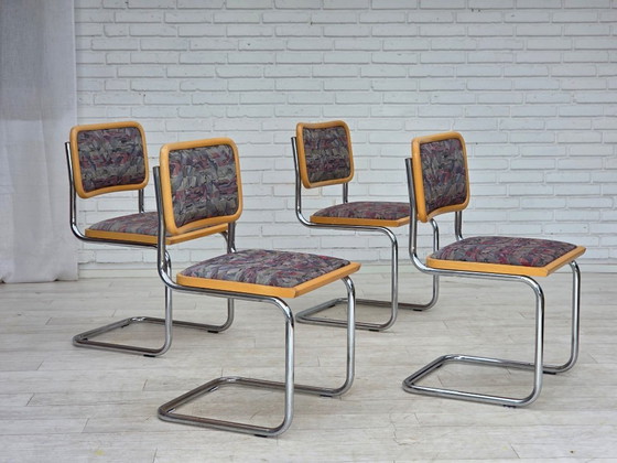Image 1 of Juego de 4 sillas de comedor italianas de estilo Bauhaus, de la década de 1970.