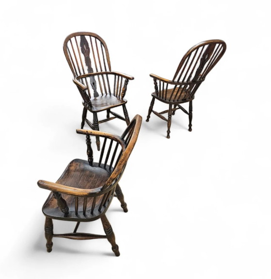 4 x Fauteuil Windsor ancien 2 bas / 2 hauts à dossier à fuseaux en orme / 19ème siècle (photo 7 of 15)