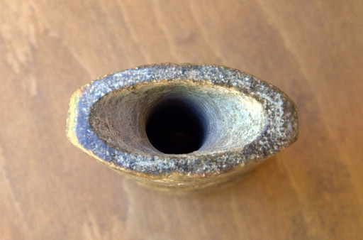 Anthropomorphic carved hardstone Chinese calligraphy brush holder, 9x20cm – decoratieve objecten (photo 2 of 6)