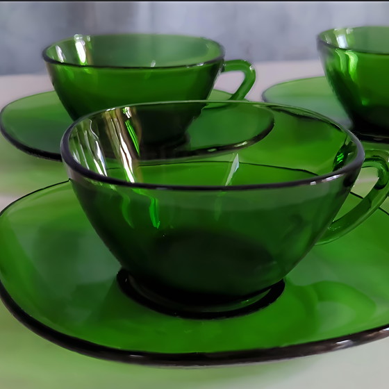Image 1 of Tazze da caffè e piattini vintage verde smeraldo in vetro