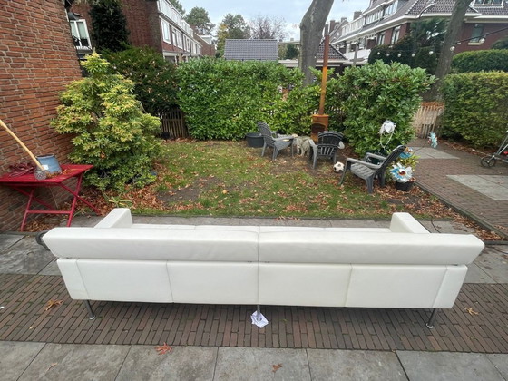 Image 1 of Canapé 4 places vintage en cuir blanc – Style scandinave