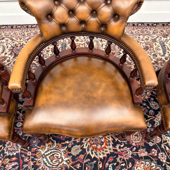 Set Klassische Englische Springvale Chesterfield Stühle – Sessel, Leather, Wood (photo 9 of 15)