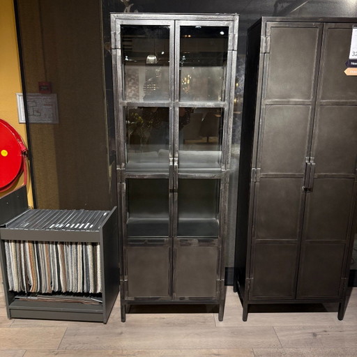 Carpino Vitrine - Schwarzes Metall - 2 Glastüren - Glasseite fehlt! – Pronto Wonen, vitrinekasten, Murano Glass
