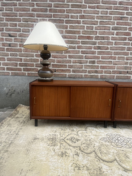 Image 1 of Mobile TV basso vintage in teak, un modello davvero fantastico con 4 ante scorrevoli.