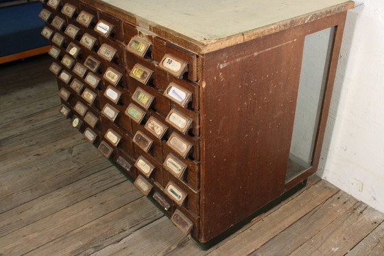 Image 1 of Antieke industriële apothekerskast • Vintage hout en metaal