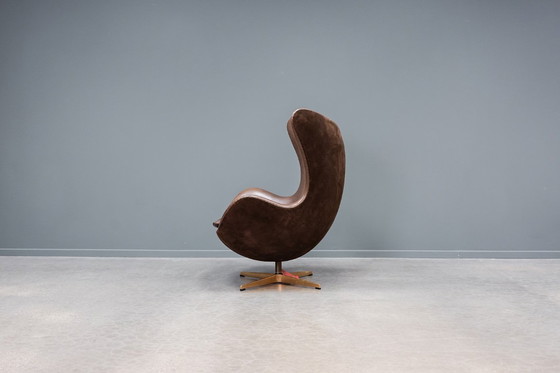 Image 1 of Fauteuil œuf édition anniversaire