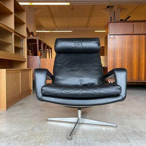 Poltrona in pelle di design Hans Kaufeld