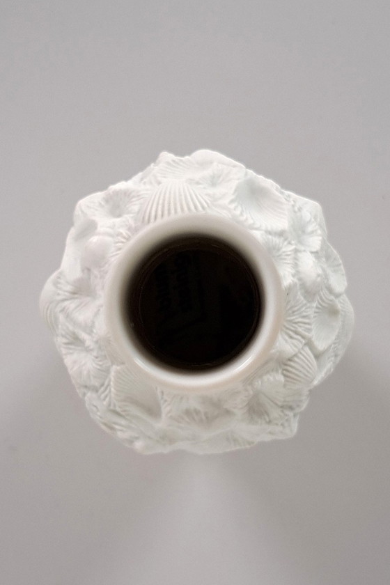 Image 1 of Kaiser vase with shell motif