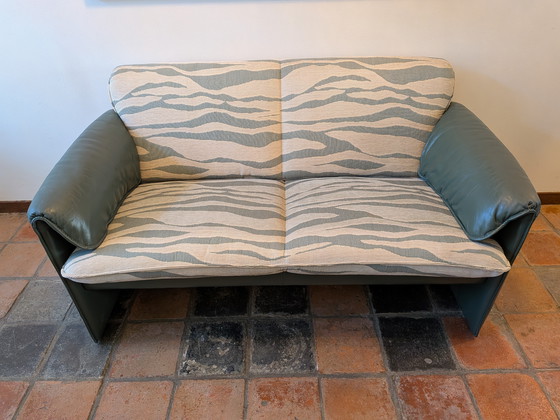 Image 1 of Sofá 2 Plazas Leolux Bora Bora + Hocker
Axel Enthoven | Tapicería de cebra posmoderna | Verde espuma de mar | California. 1990