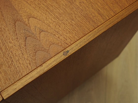 Dänischer Teakholzschrank auf konischen Beinen, skandinavisch modern der 1960er Jahre – Buffetschränke, Wood (photo 10 of 14)