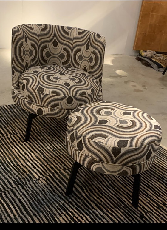 Image 1 of Lounge with bold print, with ottoman