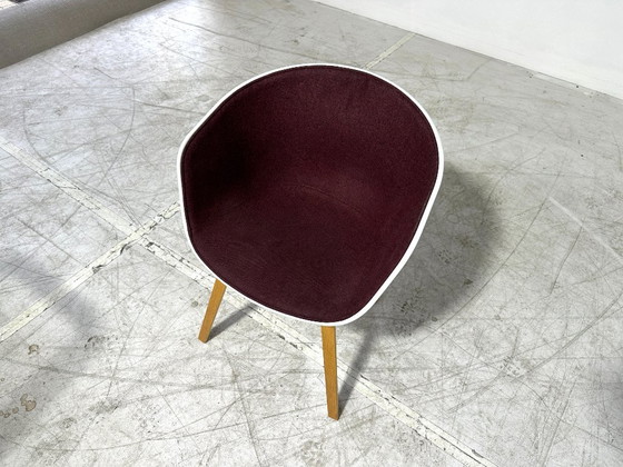 HAY About A Chair AAC 22 - Oak - White/Burgundy - Hee Welling - Danish Design – Chairs and lounge chairs (photo 5 of 5)