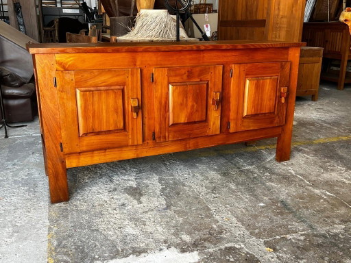 Credenza in abalone realizzata da Jean Touret e dagli artigiani di Lozère, 1957.