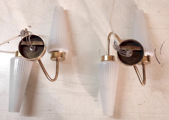 Image 1 of Applique asimmetriche in ottone con paralumi a tulipano opalini - anni '50/'60