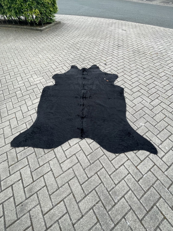 Image 1 of Pelle di mucca completamente nera