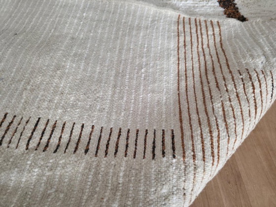 Image 1 of Magnificent handcrafted rug 200cm x 300cm