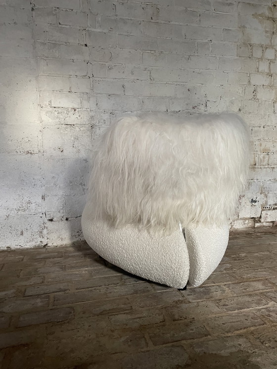 Image 1 of Pallone aus Bouclé und isländischem Schaffell