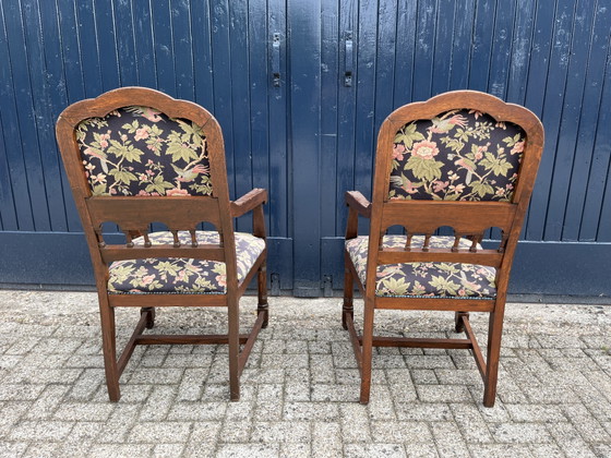 Ensemble de deux fauteuils anciens français ornés de tapisseries à motifs d'oiseaux et de fleurs – Textile (photo 5 of 7)