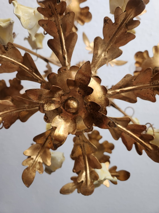 Lampe de plafond florentine ancienne, dorée et forgée à la main, ornée de roses en porcelaine, Italie (photo 8 of 14)