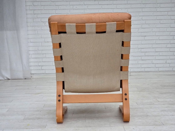 Image 1 of Noorse fauteuil uit de jaren 70, model "Kengu", meubelleer.