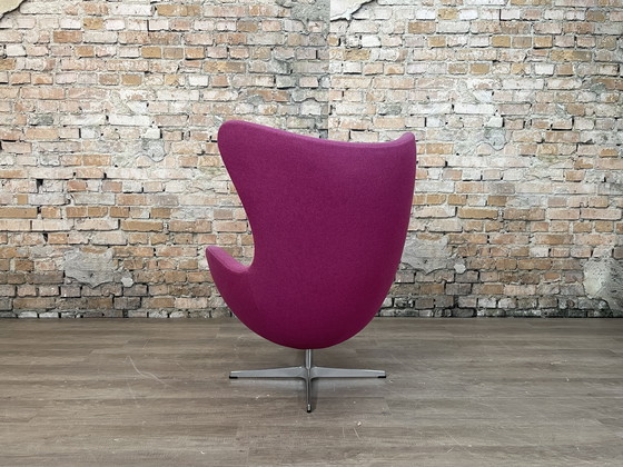 Image 1 of Fritz Hansen Egg Chair fuchsia