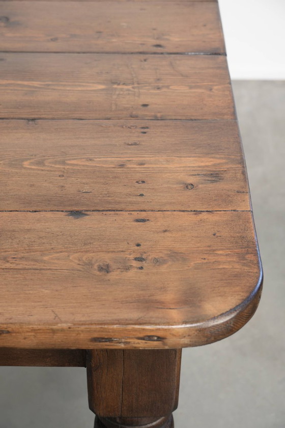 Image 1 of Large antique 19th-century English farmhouse dining table for 8 to 10 people, made of pinewood with a timeless appearance.