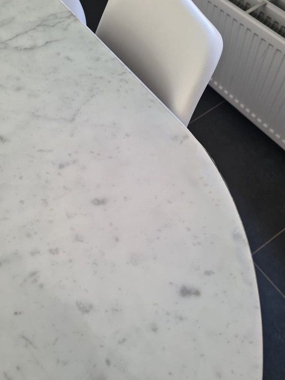 Image 1 of Mesa ovalada de mármol