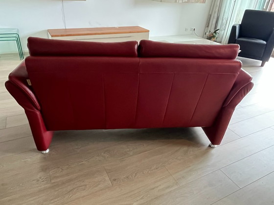 Image 1 of Destacado sofá de dos plazas de cuero, profundidad del asiento ajustable.