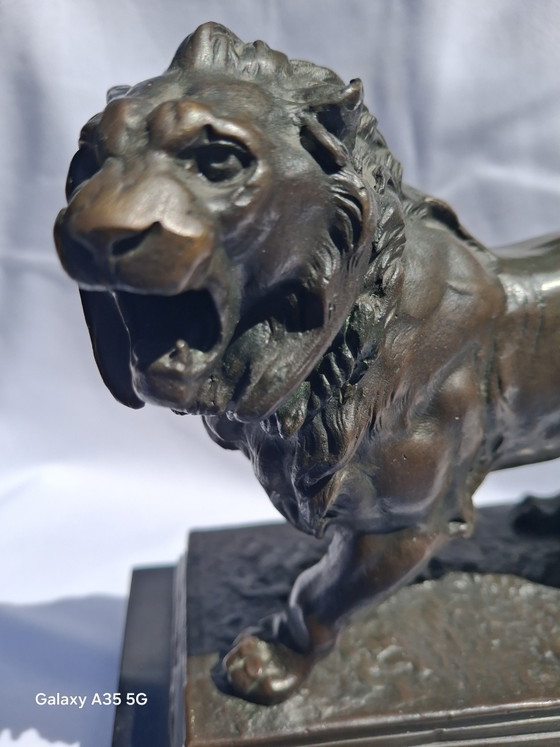 Image 1 of Antiek bronzen beeld "Roaring Lion" naar Charles Valton (1851-1918) – gietersmerk JB Déposé Paris, ca. 5 kg
