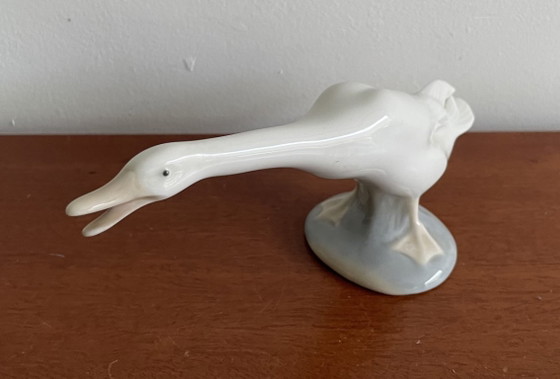 Image 1 of Lladró - Figurine en porcelaine Oie modèle 4661 conçue par Fulgencio García en 1970