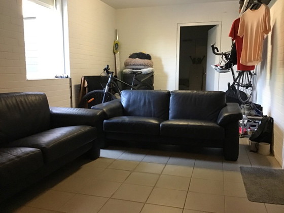 Image 1 of Se vende: Sofá de cuero negro De Sede