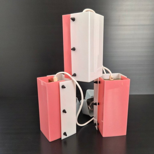 SET VAN 3 VINTAGE ROZE & WITTE PLEXIGLAS HANGERS UIT DE JAREN 50, ROCKABILLY-STIJL