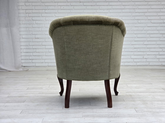 Image 1 of Fauteuil danois des années 60, velours vert, pieds en hêtre.