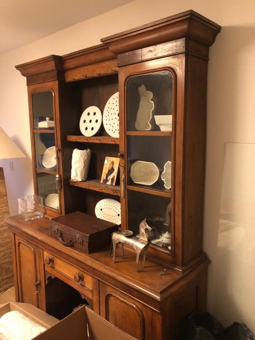 Aparador o librería de estilo inglés