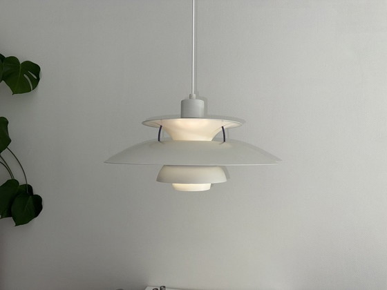 Lampada a sospensione danese Louis Poulsen PH5 di Poul Henningson – Lampade a sospensione, Aluminium (photo 27 of 38)