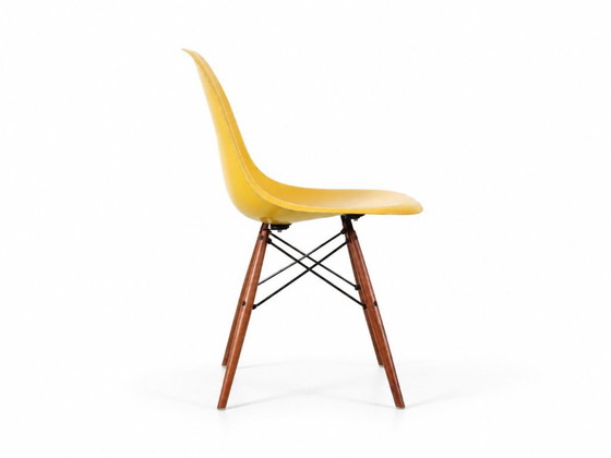 Set van 4 DSW Charles Eames stoelen - Gele glasvezel Herman Miller editie – Eetkamerstoelen, Fiberglass (photo 7 of 18)