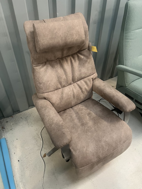 Image 1 of ¡Relájate y levántate!: Sillón elevador de lujo – como nuevo – ¡40% de descuento!