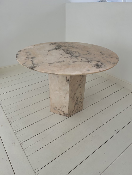 Image 1 of Table ronde en marbre Rose Aurore