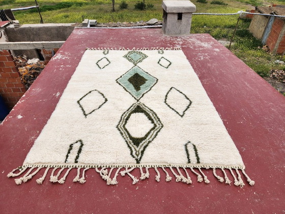 Image 1 of Handcrafted Beni Ouarain Moroccan Rug 300x202cm – Premium Wool Berber Carpet – Ivory with Green Diamond Geometric Design