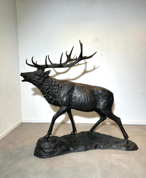 Escultura monumental de ciervo en bronce, 175 cm. – beeldhouwkunst