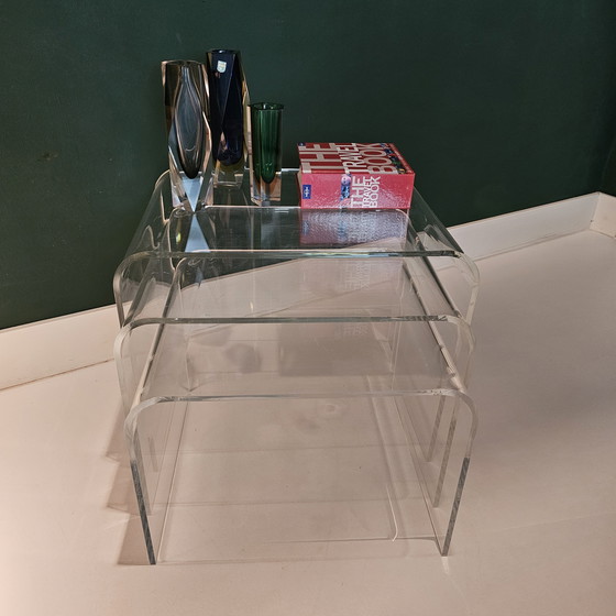 Image 1 of Lot de 3 tables d&#39;appoint vintage en plexiglas - Tables d&#39;appoint en verre acrylique incurvé transparent, Perspex transp