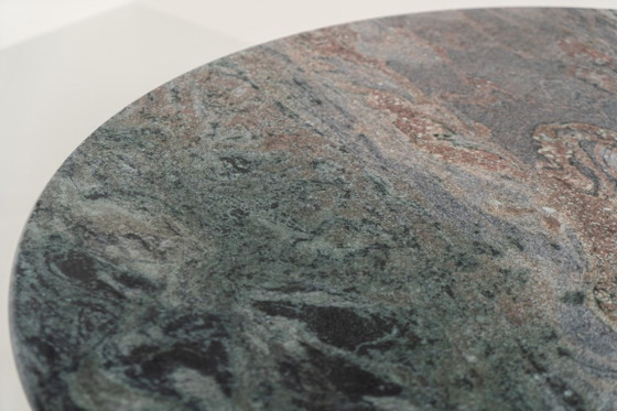 Striking dining table in solid Juparana Granite (Italy, 1970s). – Stone, Vintage (photo 6 of 15)