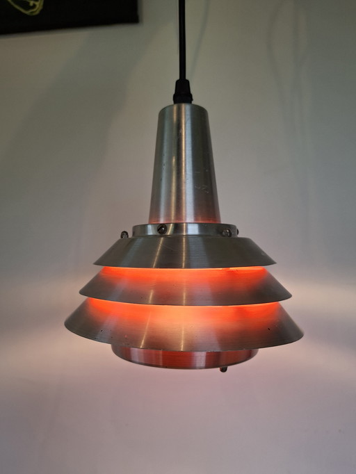 Schöne kleine orangefarbene dänische Space Age-Lampe im Vintage-Stil