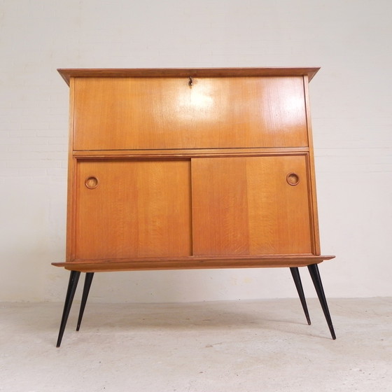 Image 1 of Secretaire met schuifdeuren op ranke poten, jaren 50