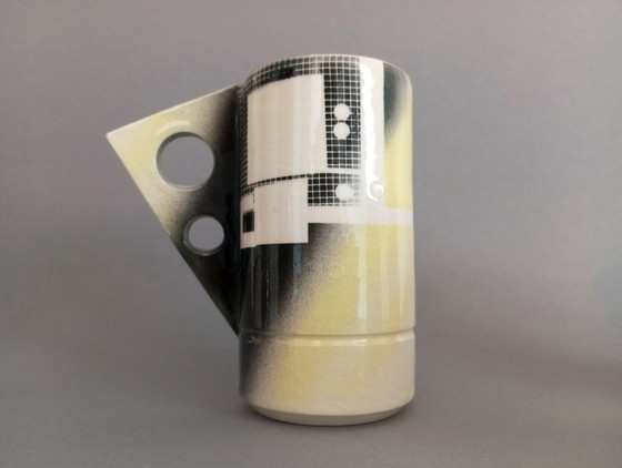 Image 1 of 4 abstrakt/postmoderne, spritzdekorierte Studio-Keramikbecher, 1984